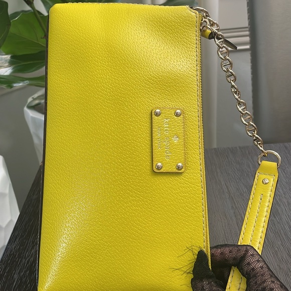 💛♠️EUC, auth Chartreuse Kate Spade Shoulder Envelope Bag/Satchel/Shoulder - Picture 5 of 12